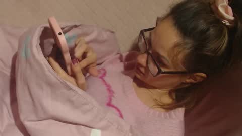 Snapshot of candylady136 chatting on November 8, 11:43 am say meow and send tip online show from November 8, 11:43 am