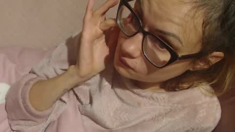 Snapshot of candylady136 chatting on November 12, 7:13 pm say meow and send tip online show from November 12, 7:13 pm