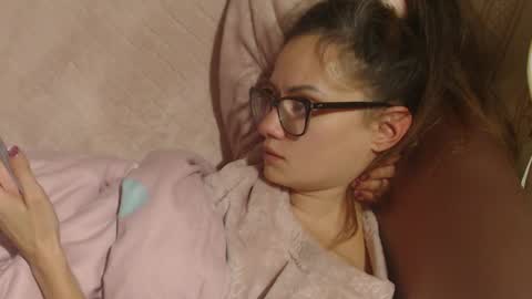 Snapshot of candylady136 chatting on November 13, 7:13 pm say meow and send tip online show from November 13, 7:13 pm