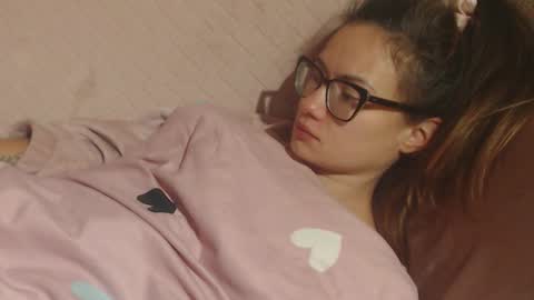 Snapshot of candylady136 chatting on November 15, 7:16 am say meow and send tip online show from November 15, 7:16 am