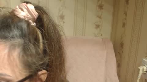 Snapshot of candylady136 chatting on November 16, 10:48 pm say meow and send tip online show from November 16, 10:48 pm