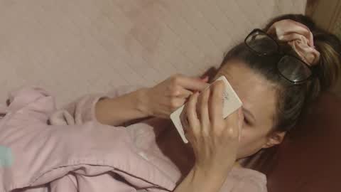 Snapshot of candylady136 chatting on November 26, 2:01 am say meow and send tip online show from November 26, 2:01 am