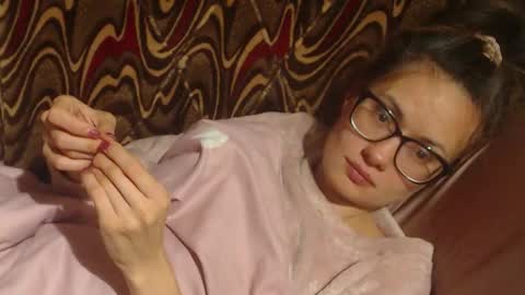 Snapshot of candylady136 chatting on November 30, 11:36 am say meow and send tip online show from November 30, 11:36 am