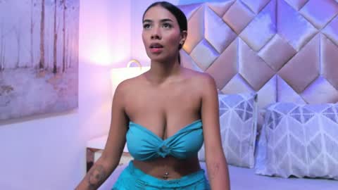 Snapshot of candylips4 chatting on April 4, 2:36 pm Candy online show from April 4, 2:36 pm