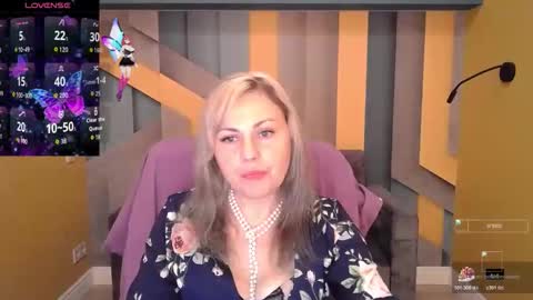 Snapshot of candylons chatting on October 27, 6:28 am CandyLons online show from October 27, 6:28 am