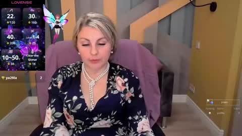 Snapshot of candylons chatting on October 30, 7:32 am CandyLons online show from October 30, 7:32 am