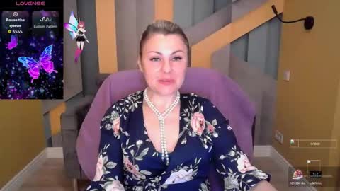 Snapshot of candylons chatting on November 4, 6:45 am CandyLons online show from November 4, 6:45 am