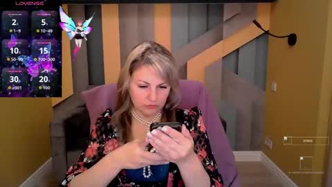 Snapshot of candylons chatting on November 24, 6:35 am CandyLons online show from November 24, 6:35 am