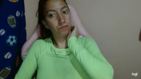 candymilfff online show from April 27, 9:24 pm