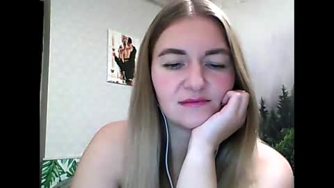 Snapshot of candyolime chatting on October 10, 8:52 pm Daisy online show from October 10, 8:52 pm