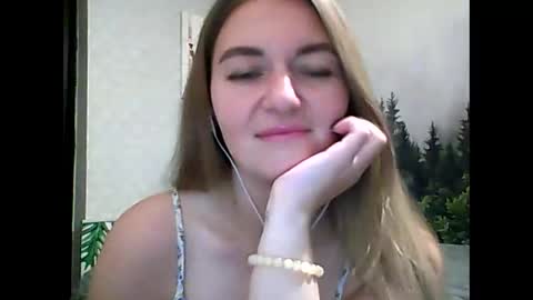 Snapshot of candyolime chatting on October 17, 8:33 pm Daisy online show from October 17, 8:33 pm