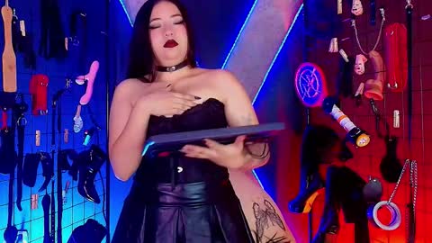 candyqueen_bdsm_ online show from February 8, 3:32 am