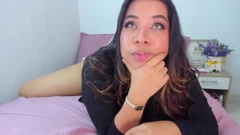 Snapshot of candyr0se_ chatting on February 3, 6:40 am candyr0se_ online show from February 3, 6:40 am