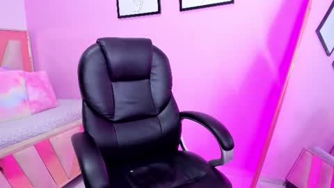 Snapshot of candyvioletta_ chatting on July 29, 2:15 pm Violetta online show from July 29, 2:15 pm