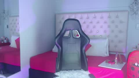 Snapshot of candyy_ebony chatting on December 2, 5:02 am Candy Ebony online show from December 2, 5:02 am