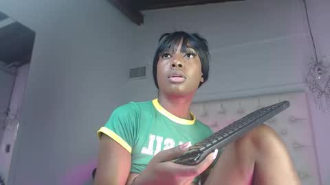 Snapshot of candyy_ebony chatting on December 13, 7:53 pm Candy Ebony online show from December 13, 7:53 pm