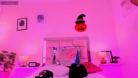 Snapshot of candyygirl_1 chatting on October 10, 7:24 pm Candy online show from October 10, 7:24 pm