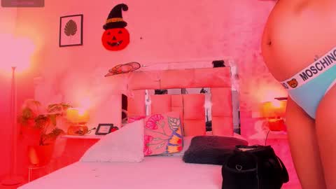 Snapshot of candyygirl_1 chatting on October 16, 7:04 pm Candy online show from October 16, 7:04 pm