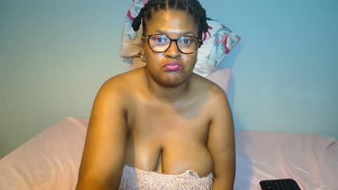 Snapshot of candyyumsaerolaxx chatting on May 26, 7:10 pm candyyumsaerolaxx online show from May 26, 7:10 pm