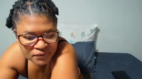 Snapshot of candyyumsaerolaxx chatting on June 14, 6:04 am candyyumsaerolaxx online show from June 14, 6:04 am