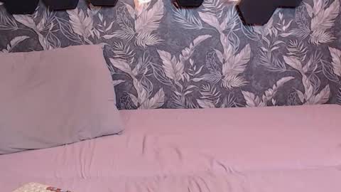 Snapshot of candyyyyrio chatting on November 20, 4:23 am Mia online show from November 20, 4:23 am