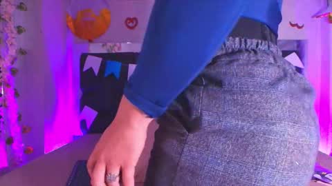 Aura  online show from September 24, 11:57 am