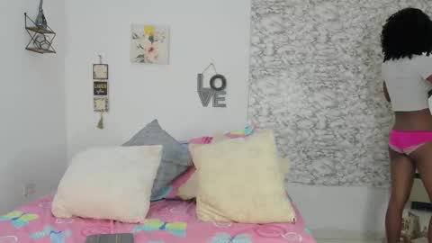 Snapshot of canhela1 chatting on February 25, 1:15 am Canhela online show from February 25, 1:15 am
