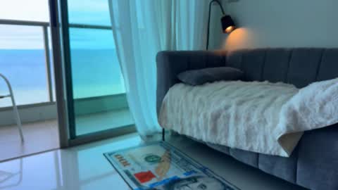 Caroline online show from September 29, 1:11 am