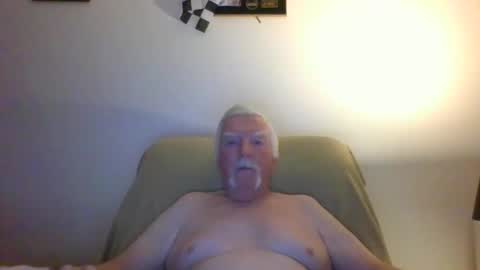 Snapshot of capecod21 chatting on December 8, 11:35 am capecod21 online show from December 8, 11:35 am