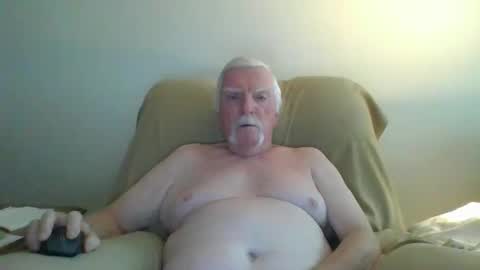 Snapshot of capecod21 chatting on December 8, 7:22 pm capecod21 online show from December 8, 7:22 pm