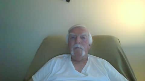 Snapshot of capecod21 chatting on December 21, 1:42 pm capecod21 online show from December 21, 1:42 pm