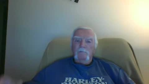 Snapshot of capecod21 chatting on December 27, 8:39 pm capecod21 online show from December 27, 8:39 pm