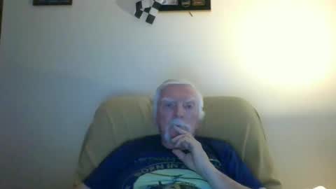 Snapshot of capecod21 chatting on December 29, 7:32 pm capecod21 online show from December 29, 7:32 pm