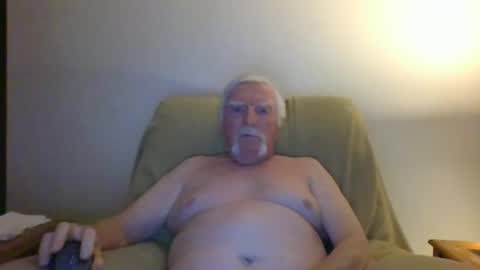 Snapshot of capecod21 chatting on January 1, 10:13 pm capecod21 online show from January 1, 10:13 pm