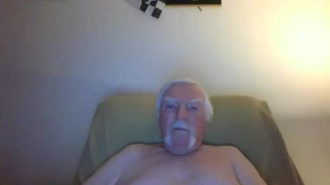 Snapshot of capecod21 chatting on January 4, 12:16 pm capecod21 online show from January 4, 12:16 pm