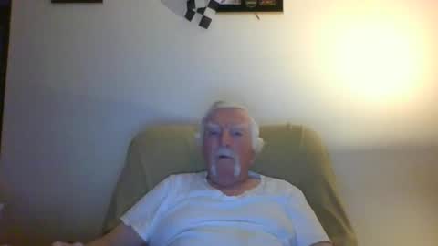 Snapshot of capecod21 chatting on January 19, 11:56 am capecod21 online show from January 19, 11:56 am