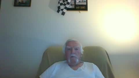 Snapshot of capecod21 chatting on January 25, 12:47 pm capecod21 online show from January 25, 12:47 pm