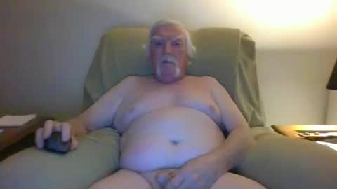 Snapshot of capecod21 chatting on February 1, 4:03 am capecod21 online show from February 1, 4:03 am