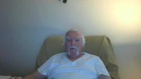 Snapshot of capecod21 chatting on February 8, 12:39 pm capecod21 online show from February 8, 12:39 pm