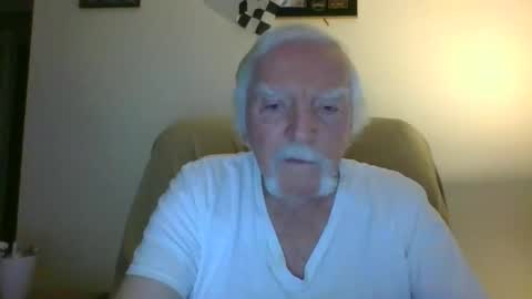 Snapshot of capecod21 chatting on February 14, 11:42 am capecod21 online show from February 14, 11:42 am