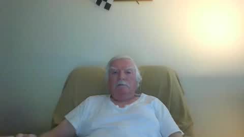 Snapshot of capecod21 chatting on March 1, 12:23 pm capecod21 online show from March 1, 12:23 pm