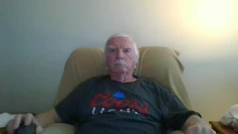 Snapshot of capecod21 chatting on March 1, 7:04 pm capecod21 online show from March 1, 7:04 pm