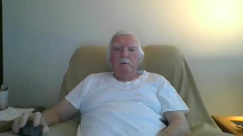 Snapshot of capecod21 chatting on March 2, 1:27 pm capecod21 online show from March 2, 1:27 pm