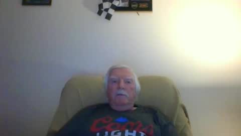 Snapshot of capecod21 chatting on March 8, 11:48 am capecod21 online show from March 8, 11:48 am