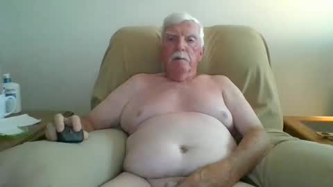 Snapshot of capecod21 chatting on September 13, 6:40 pm capecod21 online show from September 13, 6:40 pm