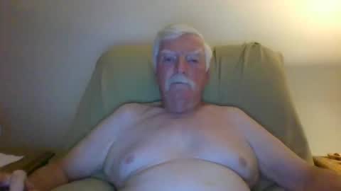 Snapshot of capecod21 chatting on October 8, 10:24 am capecod21 online show from October 8, 10:24 am