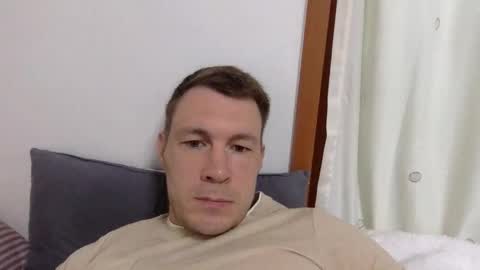 Snapshot of capt_oliver chatting on February 19, 5:25 am follow my twitter online show from February 19, 5:25 am