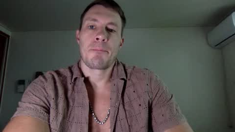 Snapshot of capt_oliver chatting on February 23, 4:21 am follow my twitter online show from February 23, 4:21 am