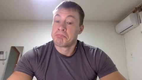 Snapshot of capt_oliver chatting on February 26, 4:55 am follow my twitter online show from February 26, 4:55 am