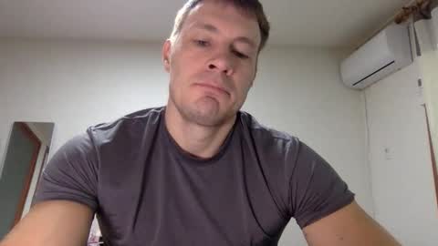 Snapshot of capt_oliver chatting on February 27, 4:56 am follow my twitter online show from February 27, 4:56 am